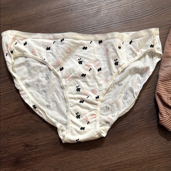 New Assorted Women's Tops in Soft Pastels - Picture 2 of 3